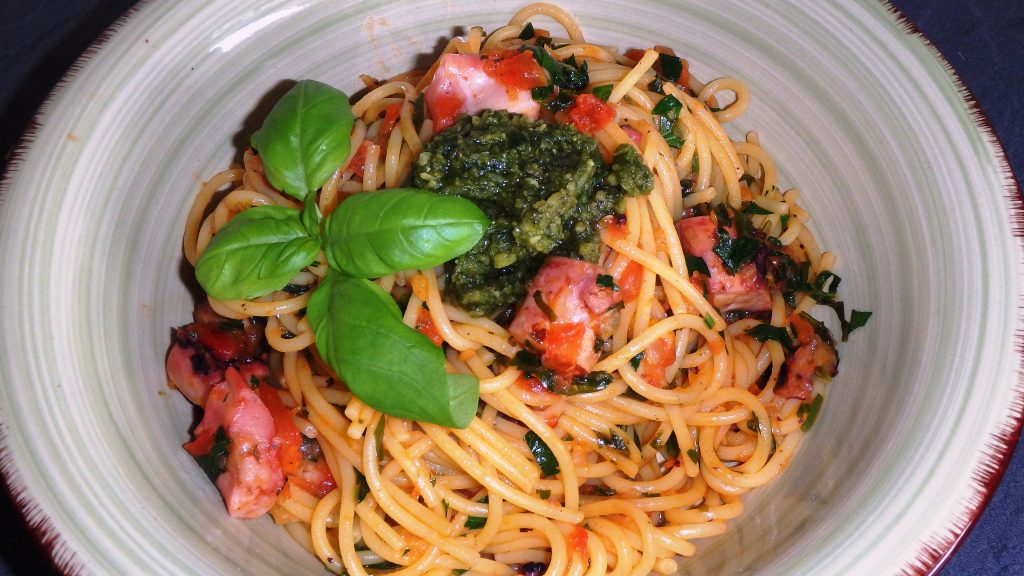 Spaghetti mit Thunfisch und Tomaten – ländlekitchen.at