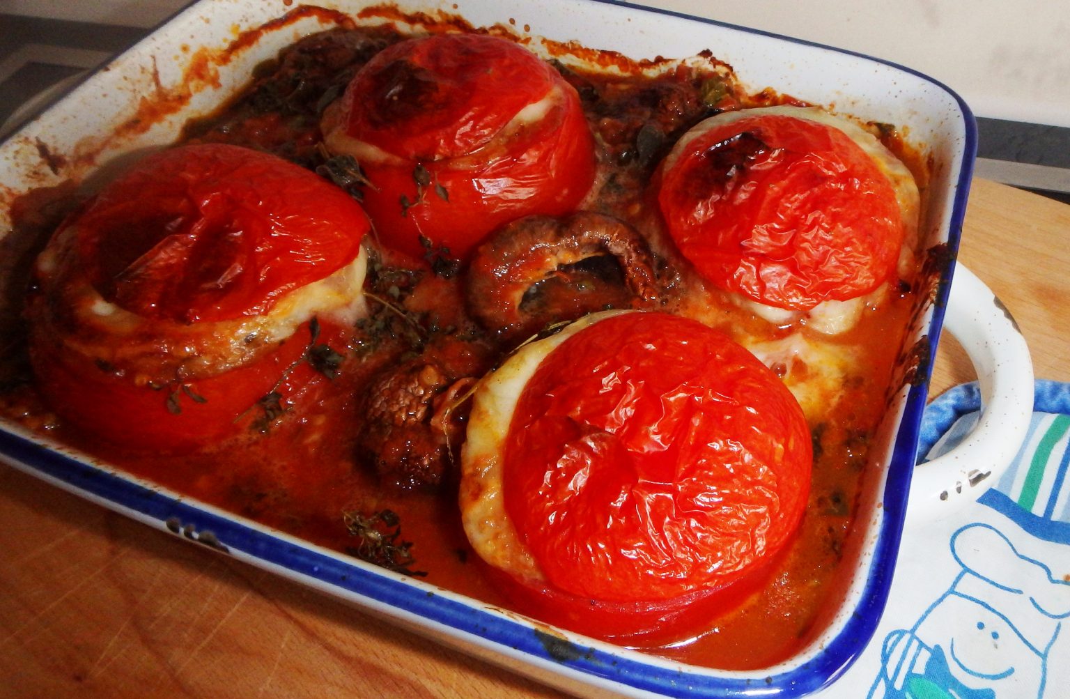 Tomaten gefüllt mit pulled pork – ländlekitchen.at